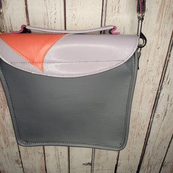 Spade Handmade Leather Crossbody Bag - Picture 9 of 9
